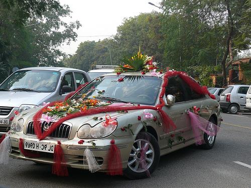 Como decorar um carro para um casamento