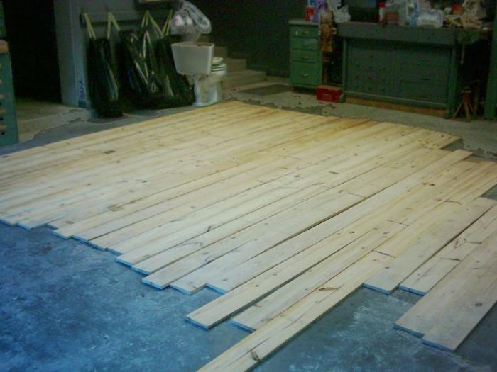 piso de madeira na garagem