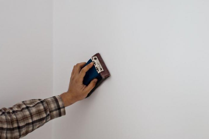 Reboque de paredes sob papel de parede por mãos próprias: as instruções, a tecnologia e a descrição