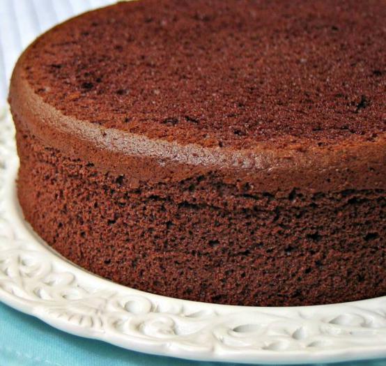 biscoito de chocolate com água a ferver 