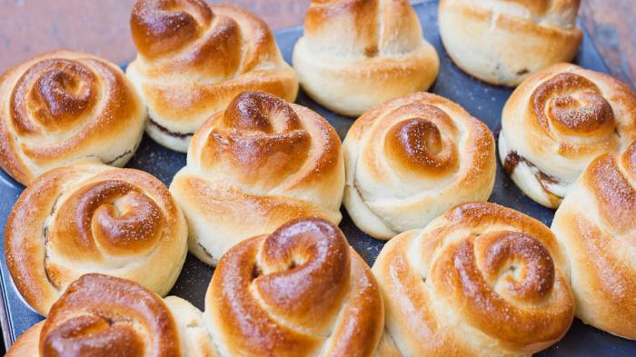 Rolls-roses com queijo cottage. Receitas