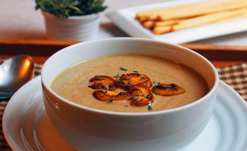 Cozinhando sopa de cogumelos com frango: receitas interessantes e conteúdo calórico