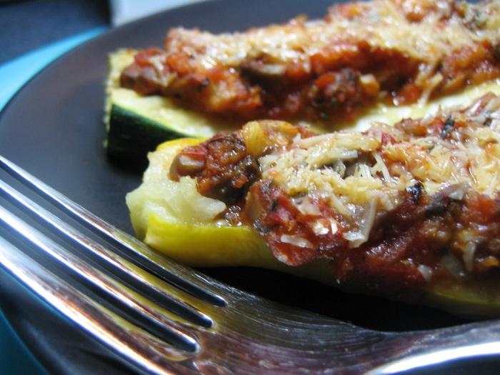 Courgettes no multivarquet, recheadas com arroz, carne ou vegetais