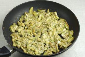 Zucchini no creme azedo com alho: diversas receitas