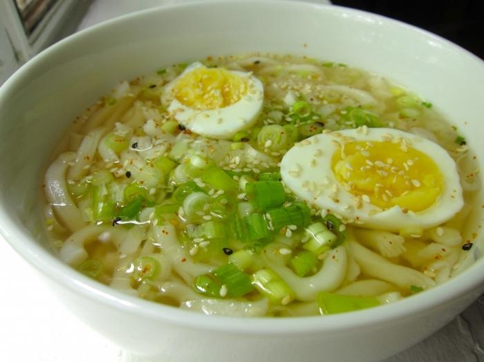 Que tipo de sopa pode ser cozida rápida e deliciosamente a partir de produtos improvisados