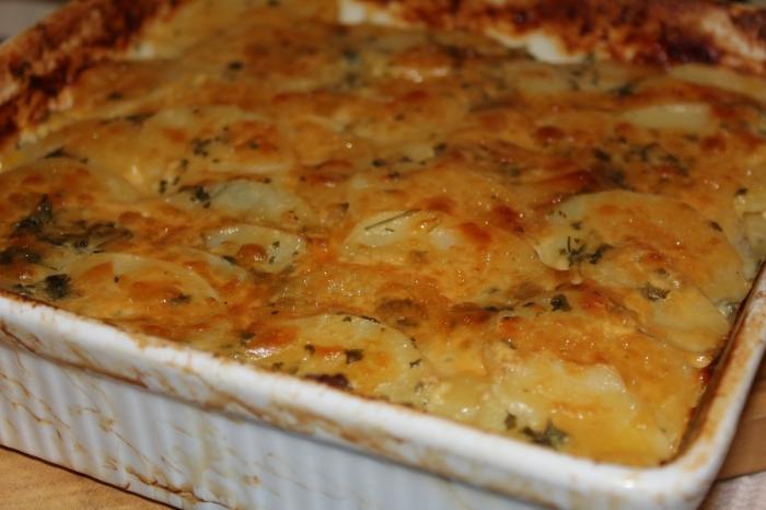 Batatas cozidas com queijo