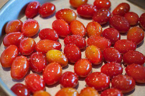 tomates em conserva para o inverno em uma panela