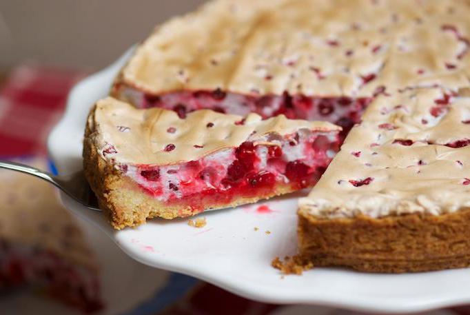 torta com groselha e creme de leite em uma multivariada 