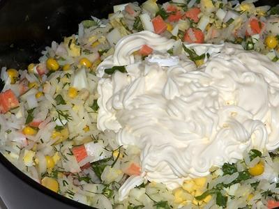 Salada de caranguejo popular com arroz