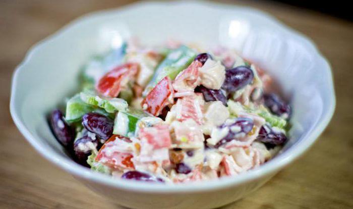 receita para uma deliciosa salada com varas de caranguejo