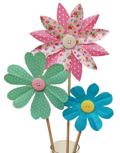 Vaso com flores e um cartão postal - um lindo item artesanal para o Dia das Mães