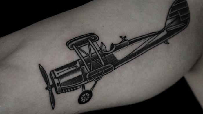avião tatuagem