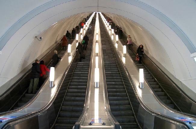 A estação de metro mais profunda de São Petersburgo, o esquema de metro, a história da construção