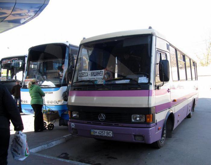 A estação de ônibus central "Odessa" e outras estações de ônibus da pérola perto do mar