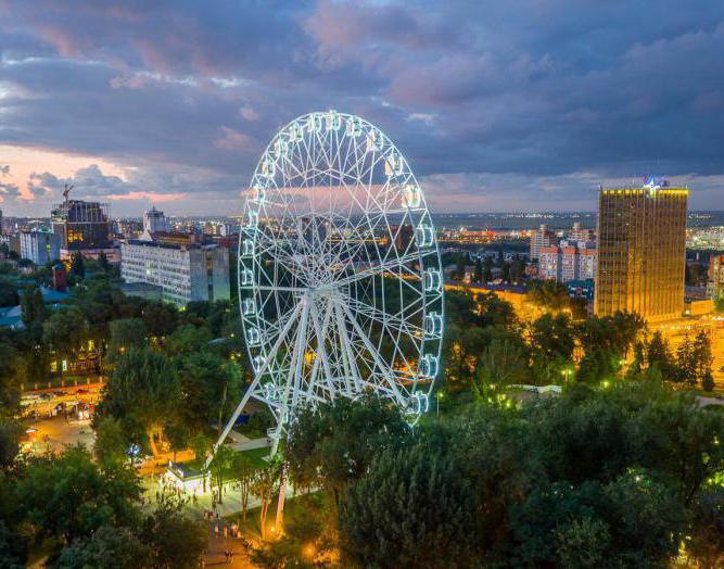 A roda gigante em Rostov "Um céu", no parque da revolução