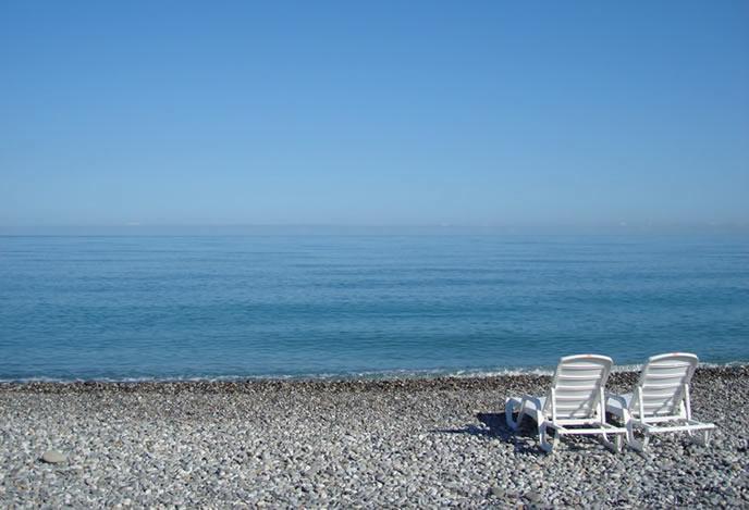 Lazarevskoe, a praia "Dolphin". Descrição e comentários