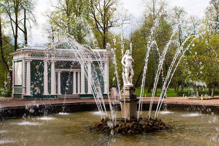 Peterhof, o parque superior: esculturas, fontes, foto