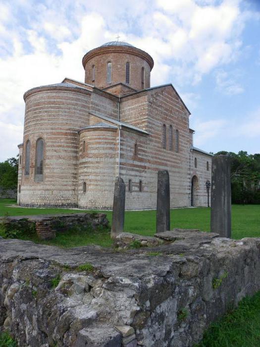 Jornada para a Idade Média. Catedral patriarcal em Pitsunda